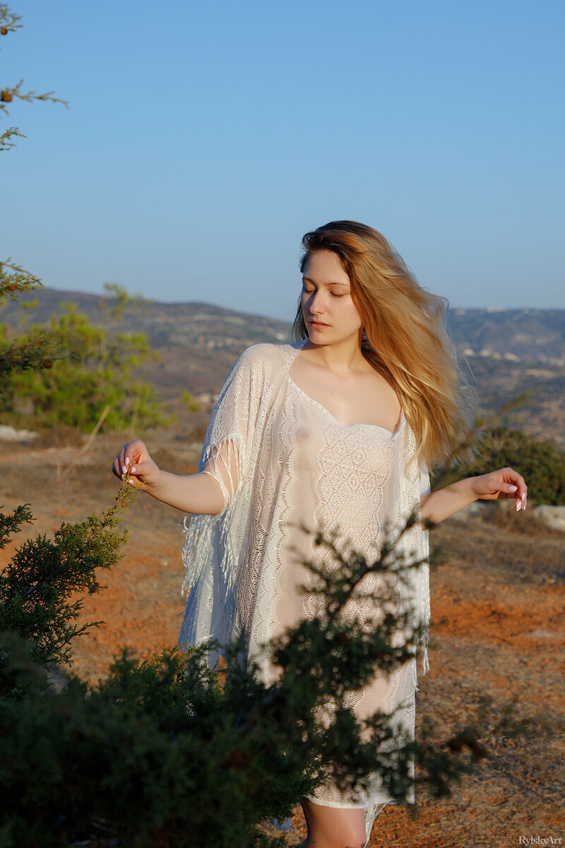 Ангелина, 36